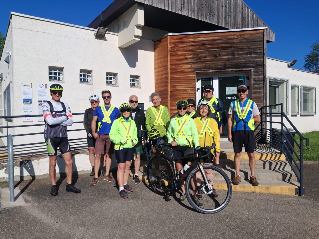 Départ devant le bâtiment de la CCPR à Pélussin 