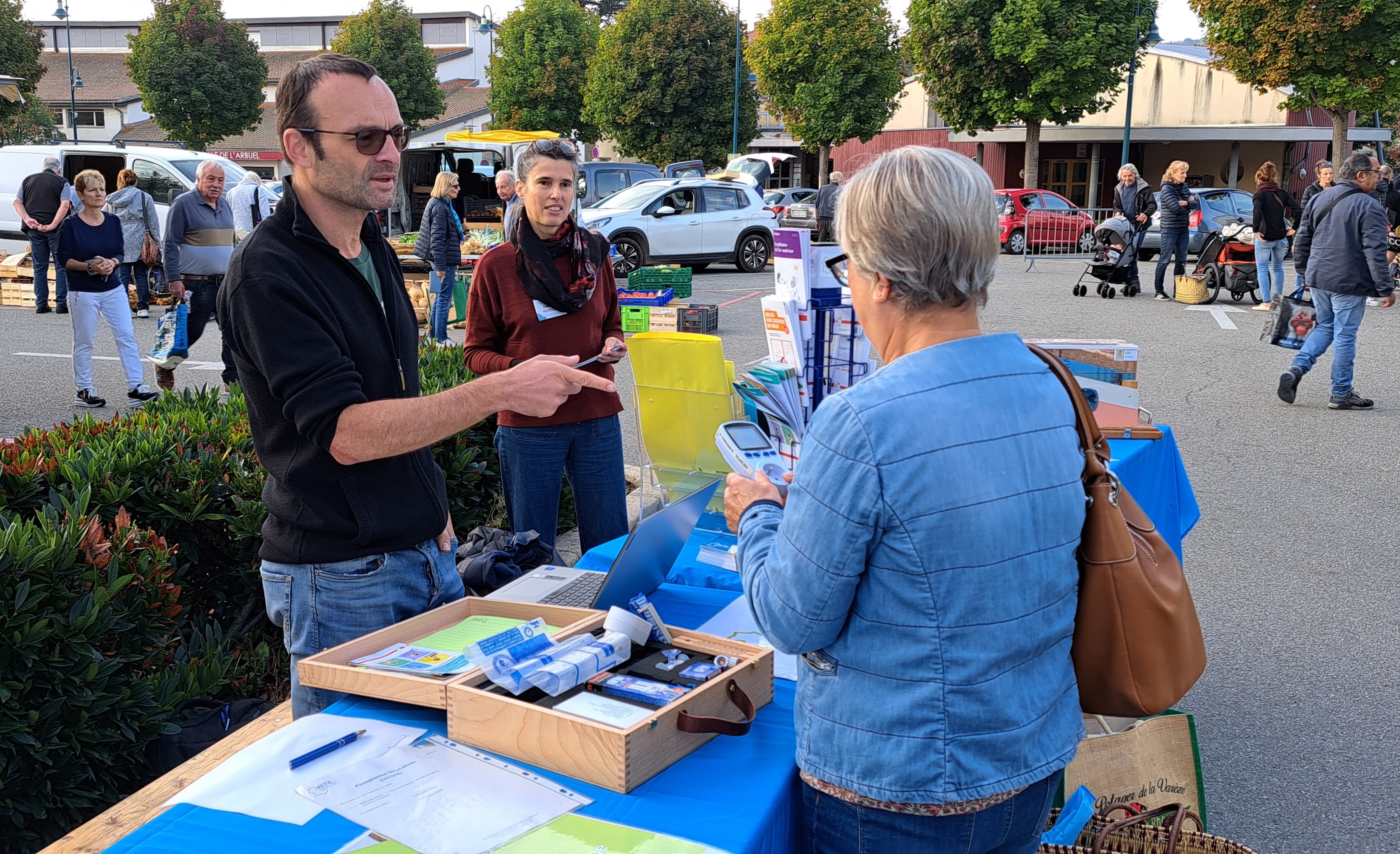 Vincent Bracco sur le marché de Condrieu 